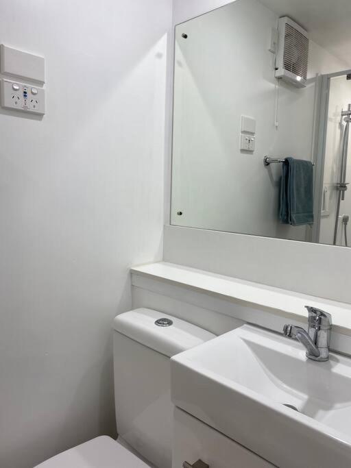 Superb Studio Retreat With Spa, Pool & Bbq Access Whanganui Ngoại thất bức ảnh