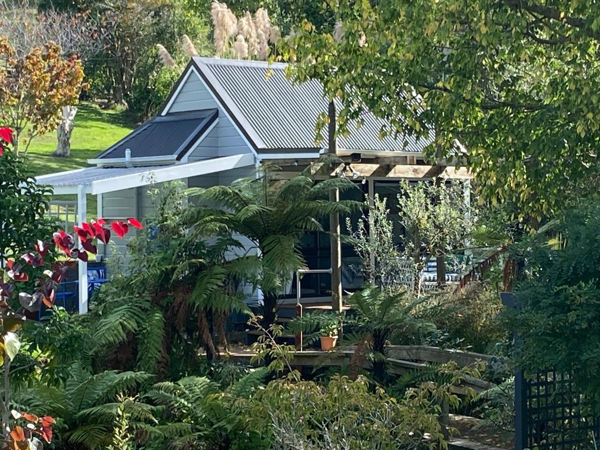 Superb Studio Retreat With Spa, Pool & Bbq Access Whanganui Ngoại thất bức ảnh